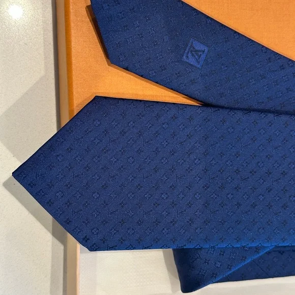 Louis Vuitton new dark navy tie - Picture 3 of 3